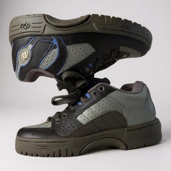 Heelys Kids Roller Shoes - Size 3 Black & Silver Streetwear Skater - Picture 2 of 4